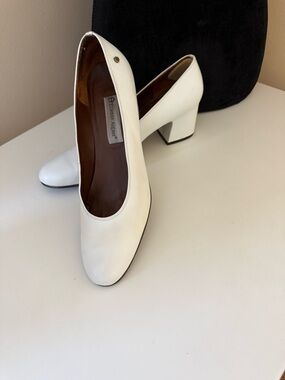 Etienne Aigner White Leather Round-Toe Block Heel Pumps